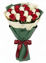 Букет Микс из красных и белых роз в Грайвороне