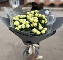 Букет Белые кустовые розы Солинеро в Грайвороне