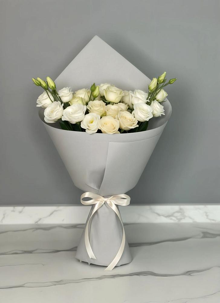 Букет цветов из: Розы и Лизиантусы в Грайвороне