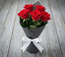 Букет 5 Красных роз Эдлесс Лав в Грайвороне