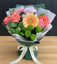 Букет цветов из:  Гвоздики, Розы, Герберы и Хризантемы в Грайвороне