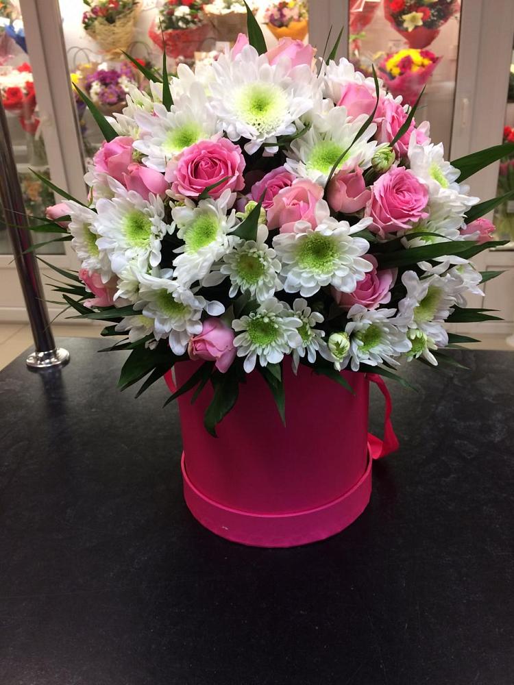 Цветочная композиция из Розы и Хризантемы в шляпной коробке в Грайвороне